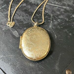 Vintage Gold Oval Locket